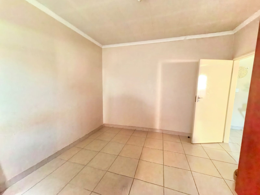 2 Bedroom Property for Sale in Waterval East North West